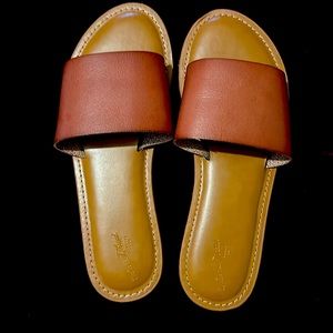 Brown leather sandals in great condition in size 8